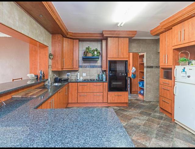 4 BEDROOM HOUSE FOR SALE IN VALHALLA